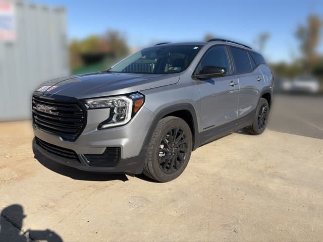 2024 GMC Terrain SLE — photo 1 of 6