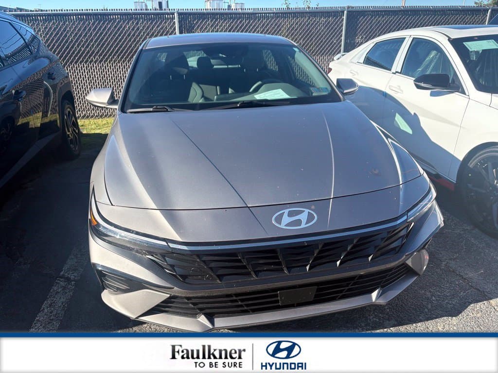 2024 Hyundai Elantra SEL — photo 1 of 16