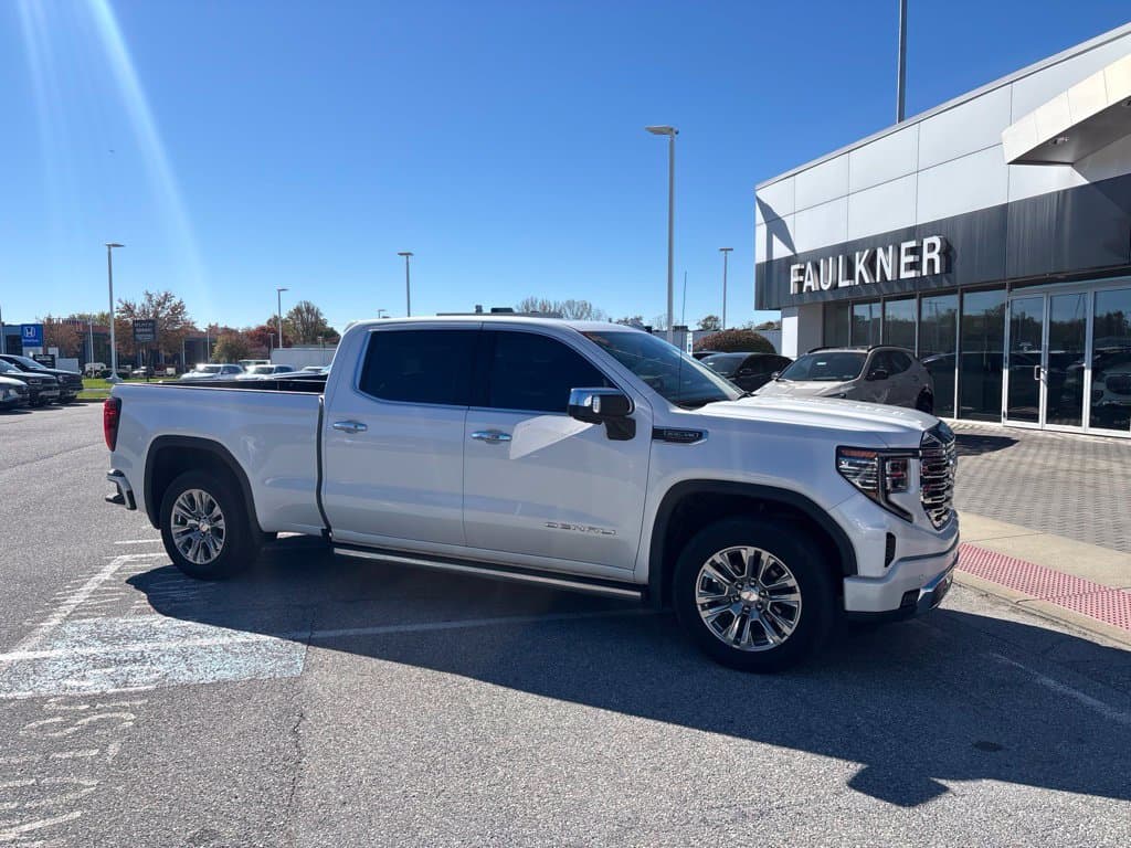 2022 GMC Sierra 1500 Denali — photo 1 of 11