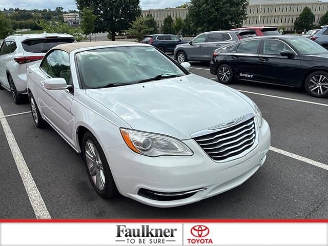 2014 Chrysler 200 Touring — photo 1 of 26