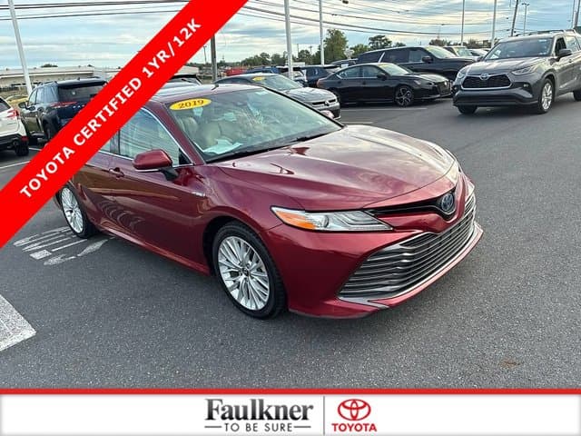2019 Toyota Camry Hybrid XLE — photo 1 of 32