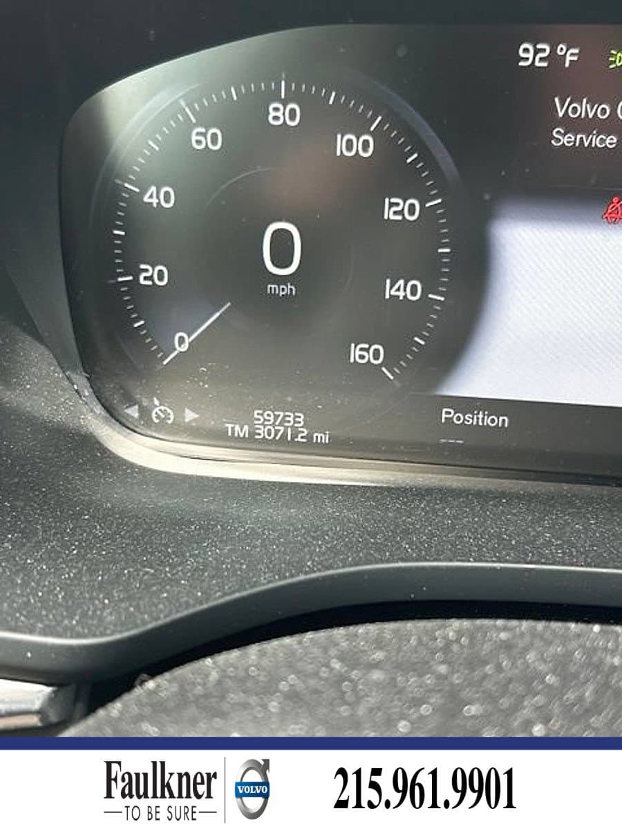 2019 Volvo XC60 T5 Inscription — photo 1 of 13