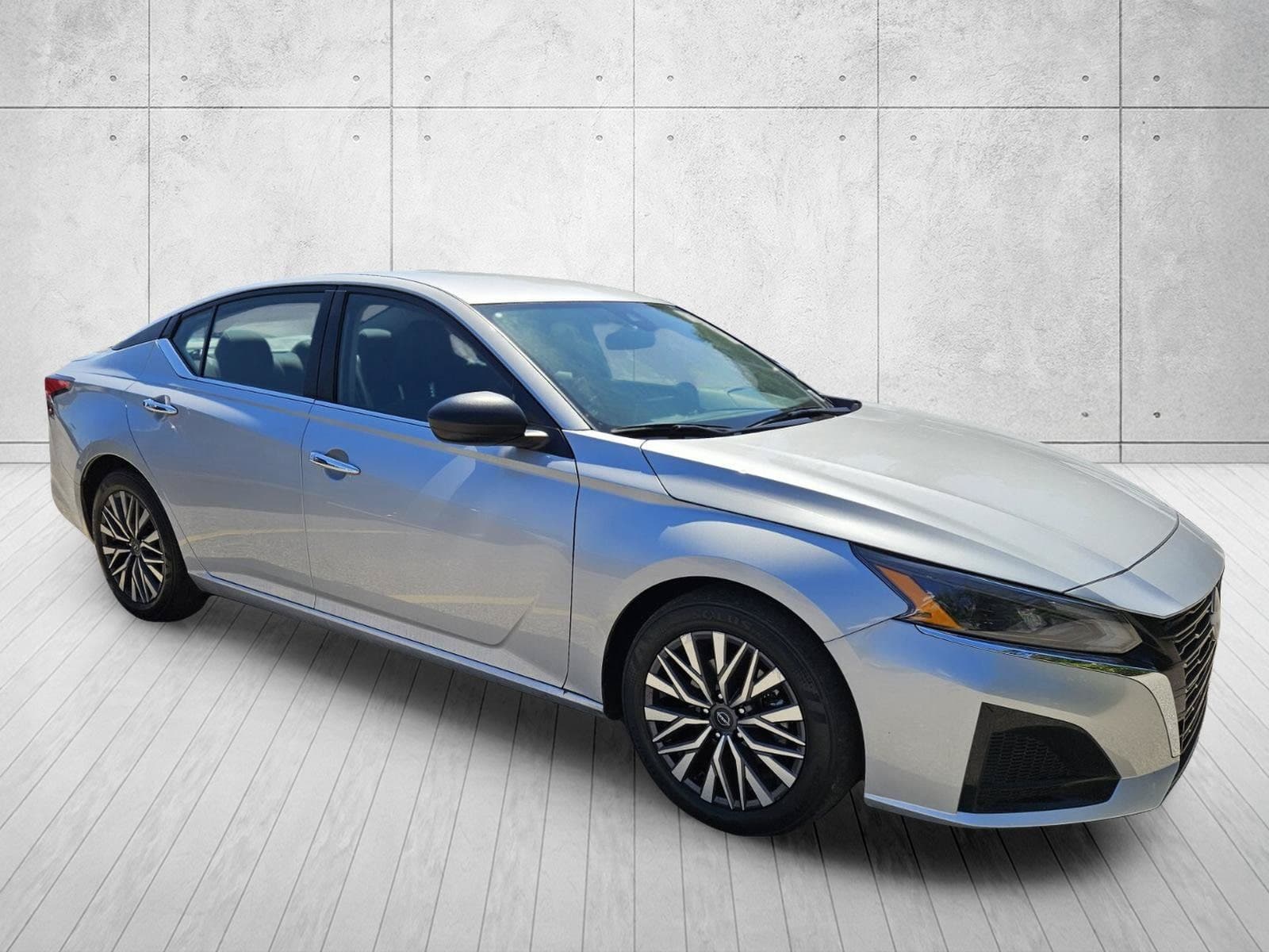 2025 Nissan Altima SV — photo 1 of 9