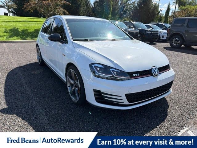 2017 Volkswagen Golf GTI S — photo 1 of 10