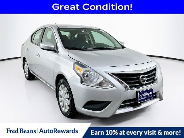 2018 Nissan Versa Sedan SV — photo 1 of 33