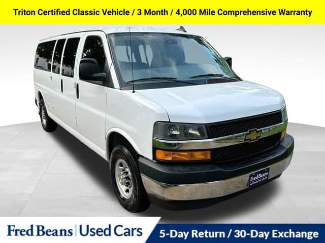 2024 Chevrolet Express Passenger 3500 1LT — photo 1 of 36