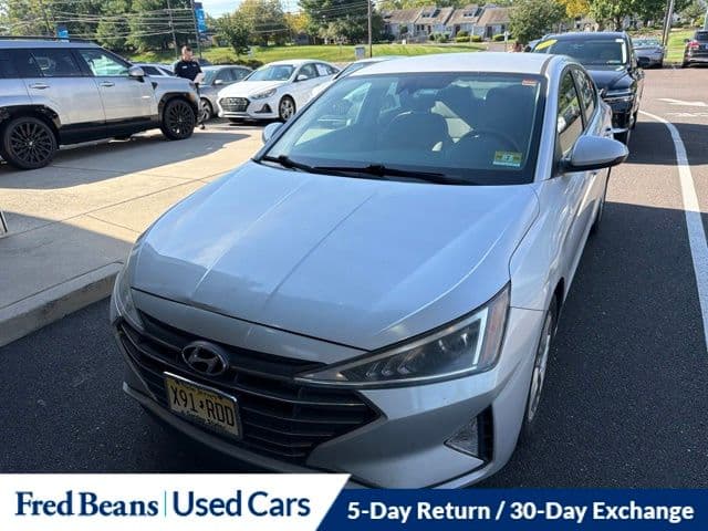 2019 Hyundai Elantra SEL — photo 1 of 23