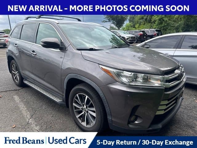 2019 Toyota Highlander XLE — photo 1 of 14