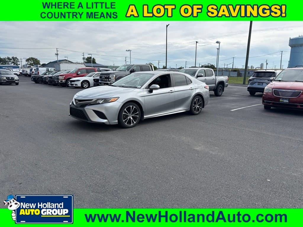 2019 Toyota Camry SE — photo 1 of 12