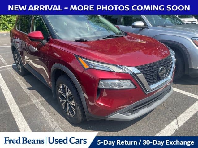 2021 Nissan Rogue SV — photo 1 of 16