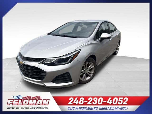 2019 Chevrolet Cruze LT — photo 1 of 8