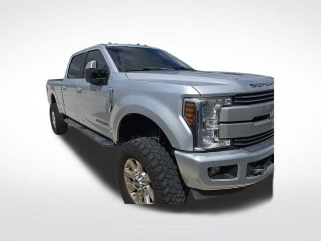 2018 Ford Super Duty F-250 SRW LARIAT — photo 1 of 11