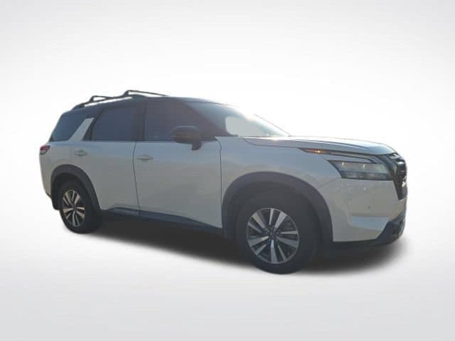 2024 Nissan Pathfinder SL — photo 1 of 14