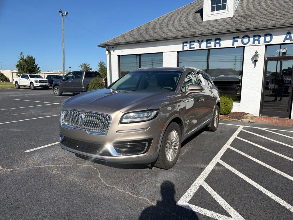 2019 Lincoln Nautilus Standard — photo 1 of 8