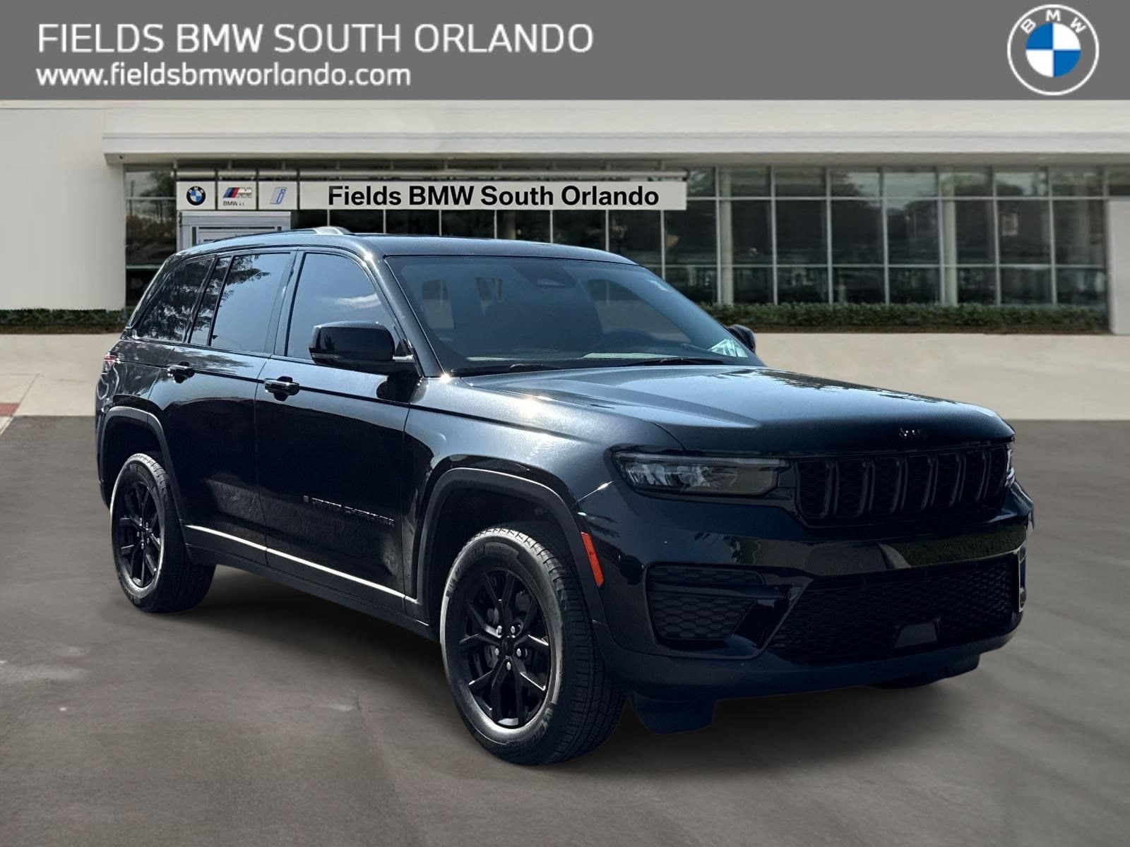 2024 Jeep Grand Cherokee Base — photo 1 of 33