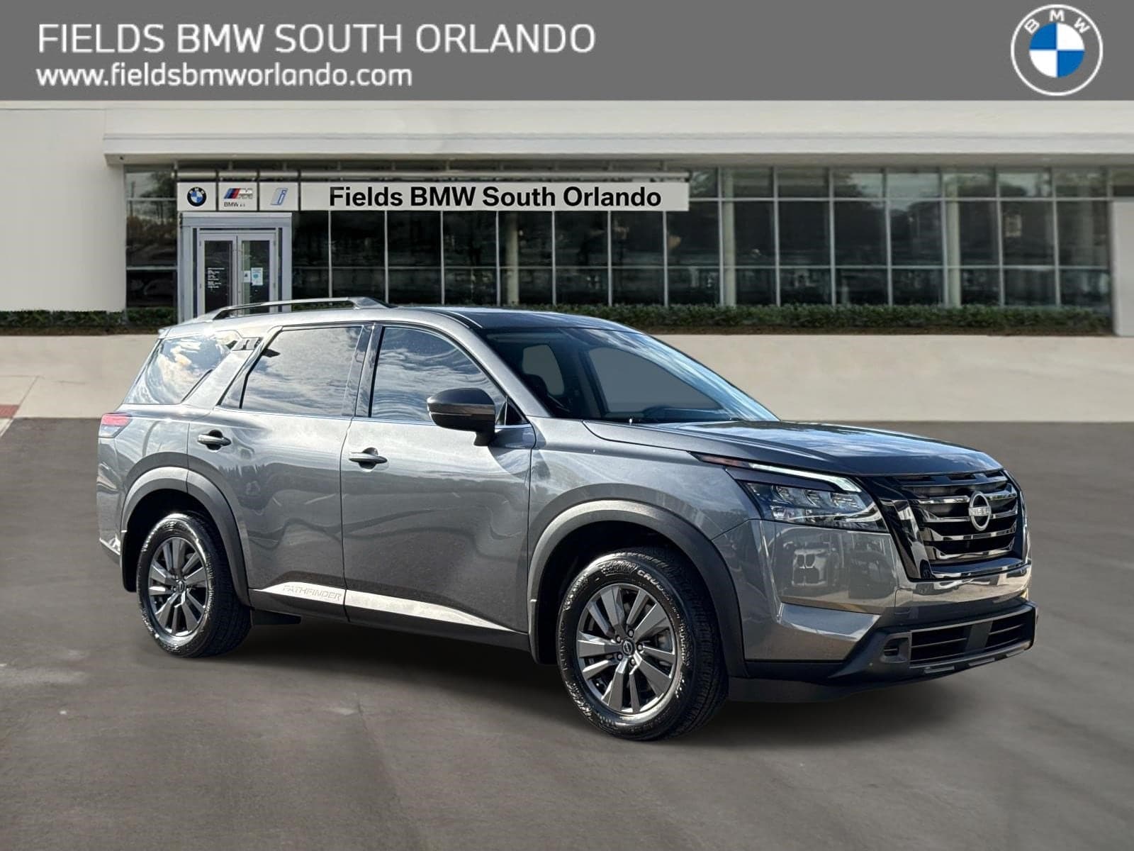 2024 Nissan Pathfinder Base — photo 1 of 31