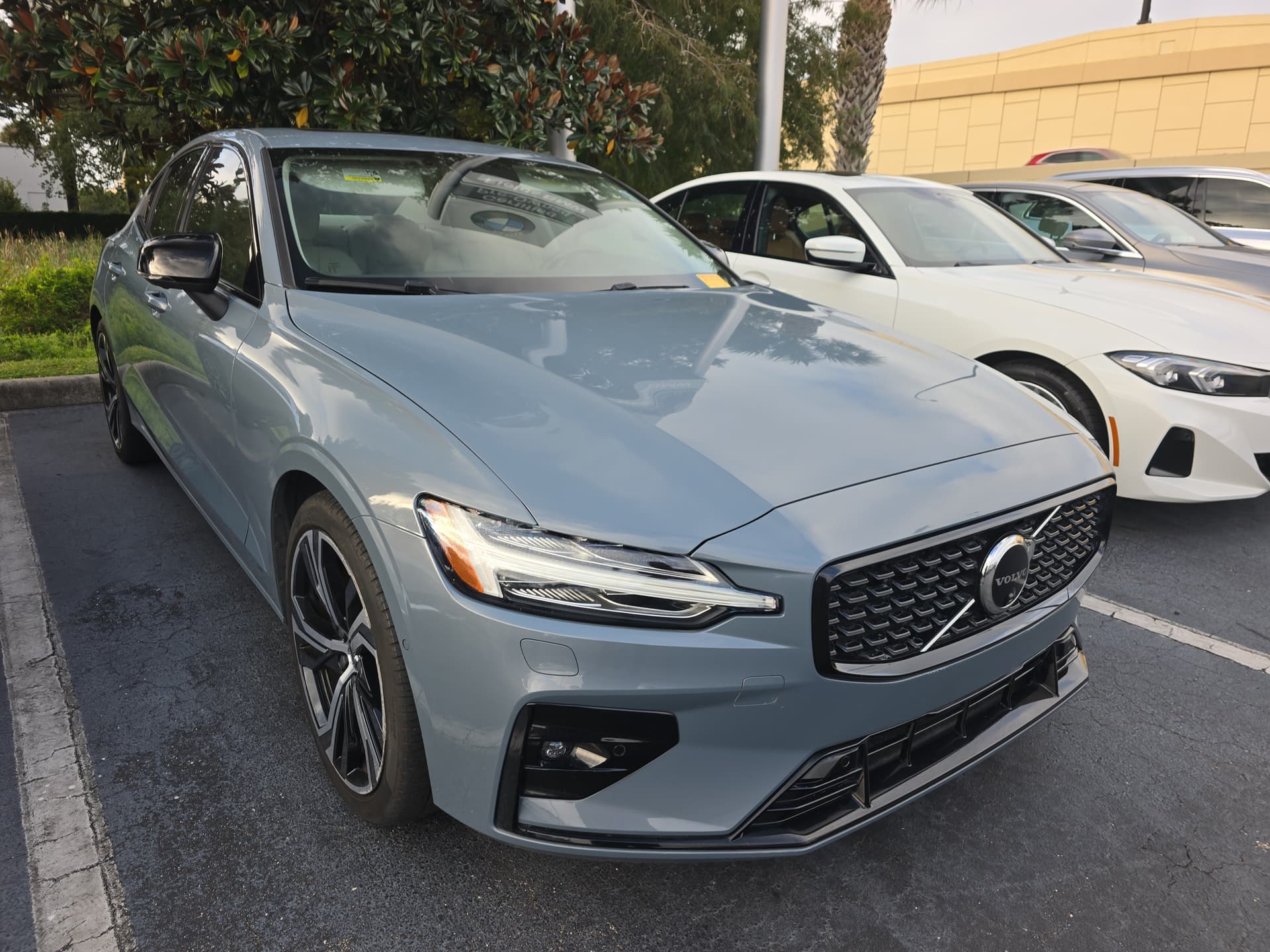 2024 Volvo S60 Plus Dark Theme — photo 1 of 3