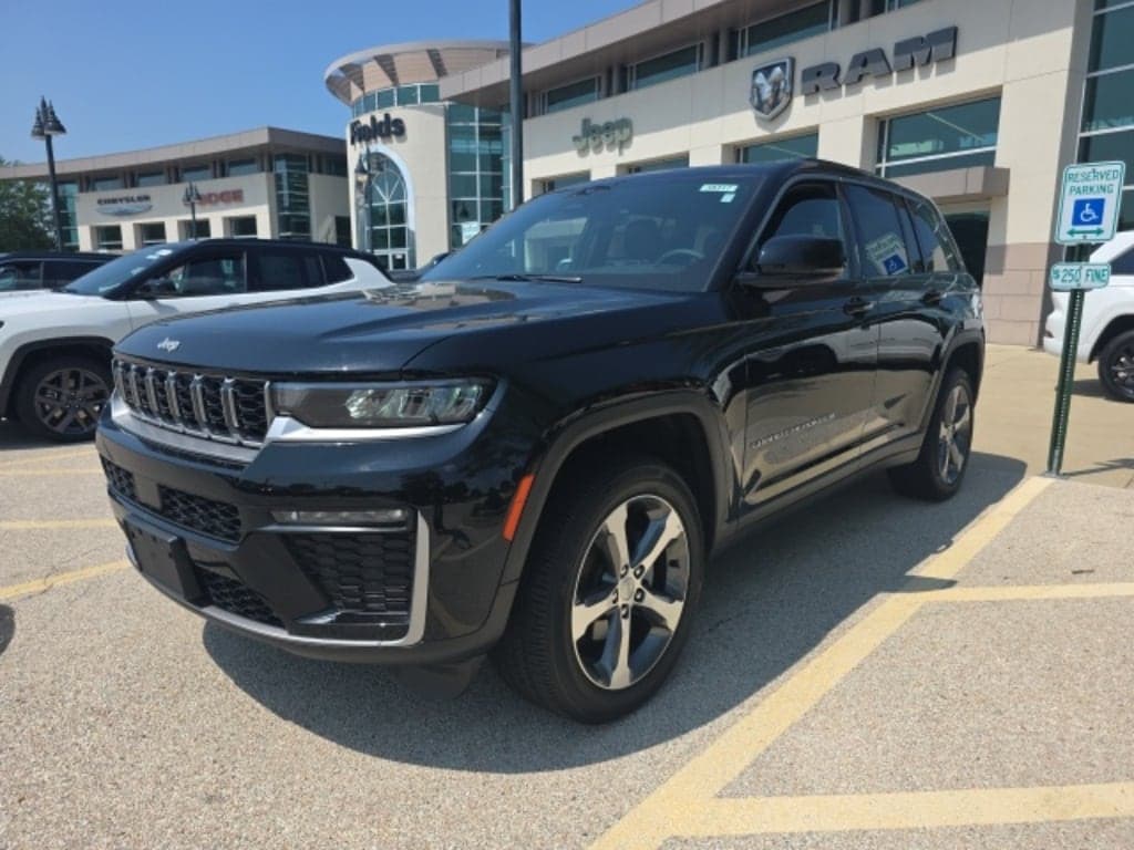 2026 Jeep Grand Cherokee LIMITED 4X4 — photo 1 of 15