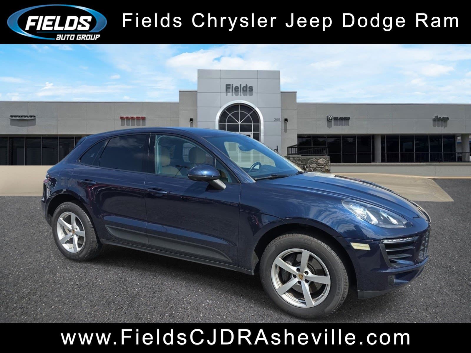 2018 Porsche Macan Base — photo 1 of 39