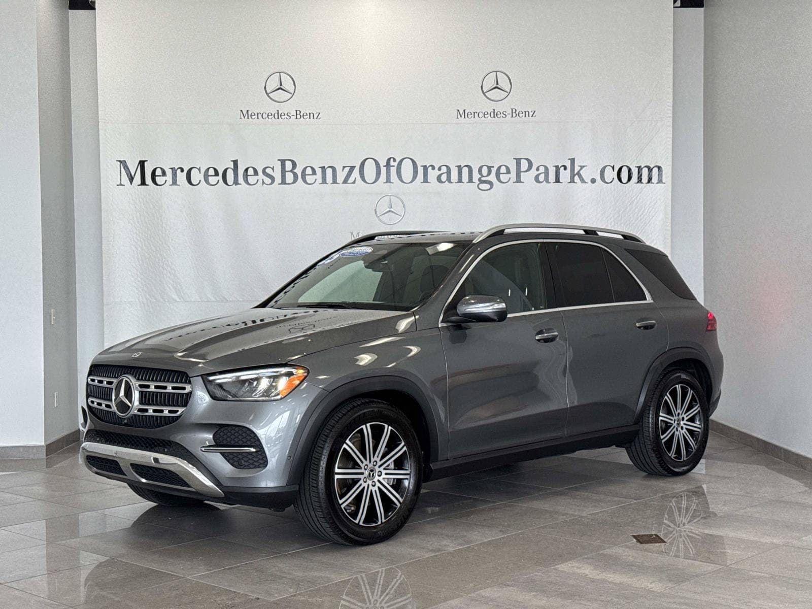 2025 Mercedes-Benz GLE GLE 450 — photo 1 of 34