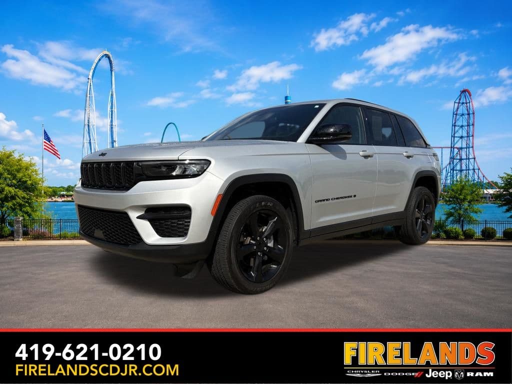 2024 Jeep Grand Cherokee Laredo — photo 1 of 54