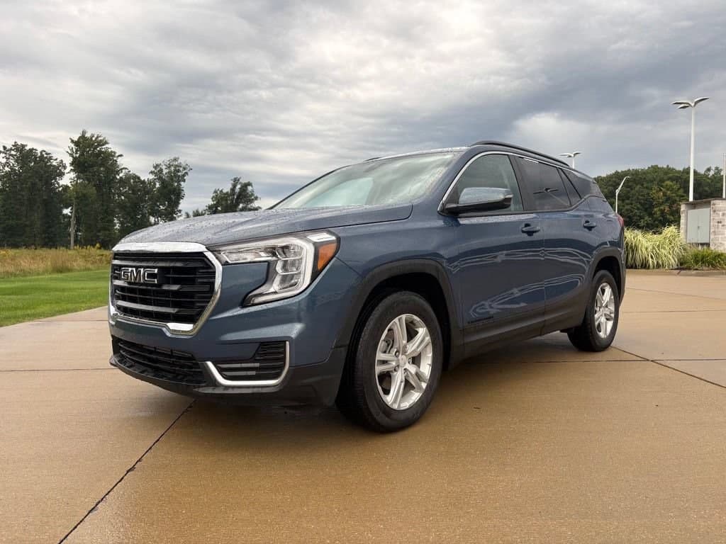 2024 GMC Terrain SLE — photo 1 of 25