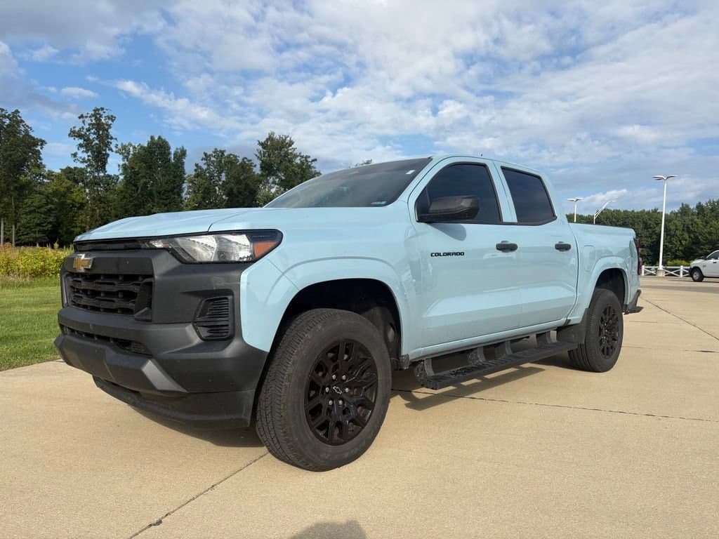 2025 Chevrolet Colorado WT/LT — photo 1 of 26