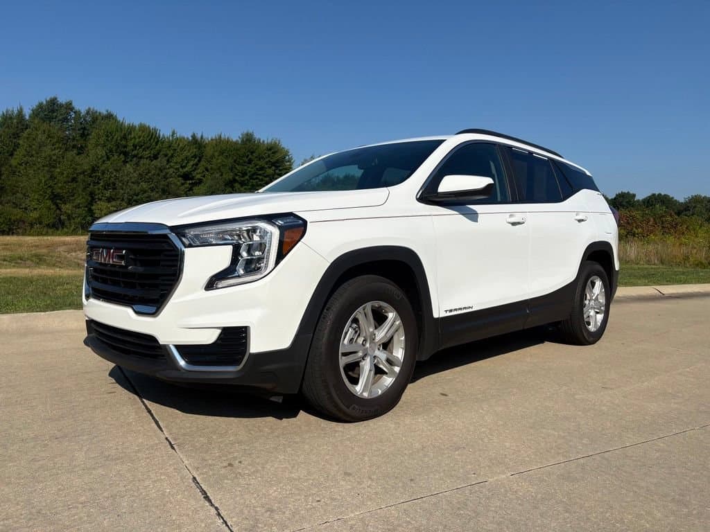 2023 GMC Terrain SLE — photo 1 of 51