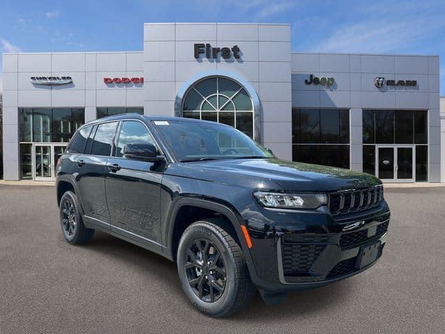2026 Jeep Grand Cherokee LAREDO ALTITUDE 4X4 — photo 1 of 23