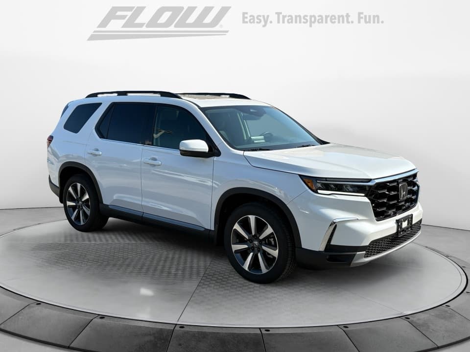 2025 Honda Pilot Touring — photo 1 of 24