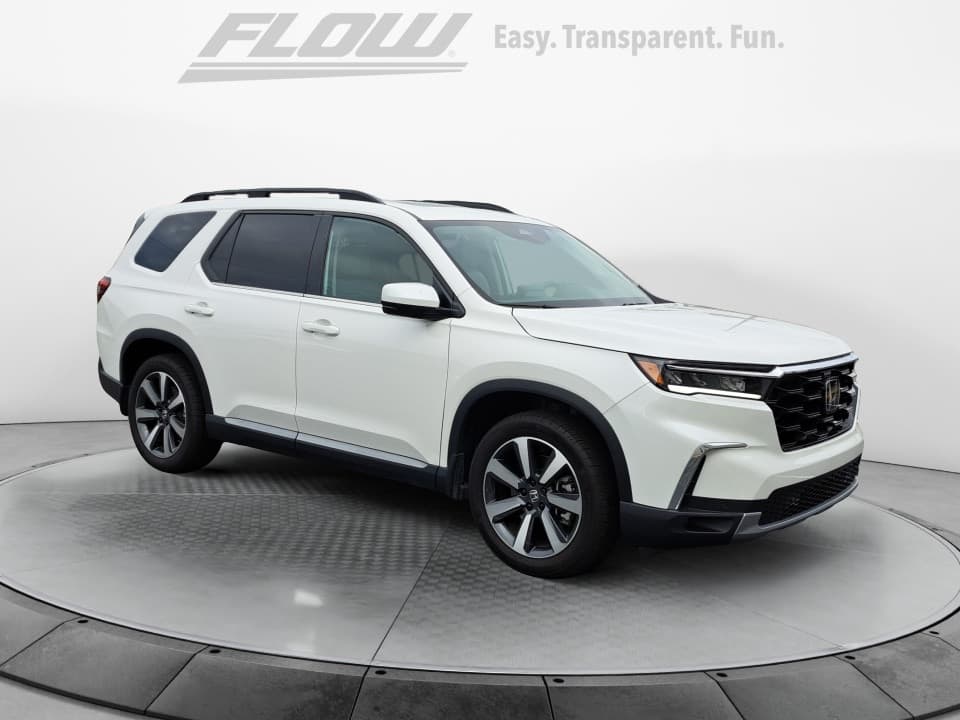 2025 Honda Pilot Touring — photo 1 of 38
