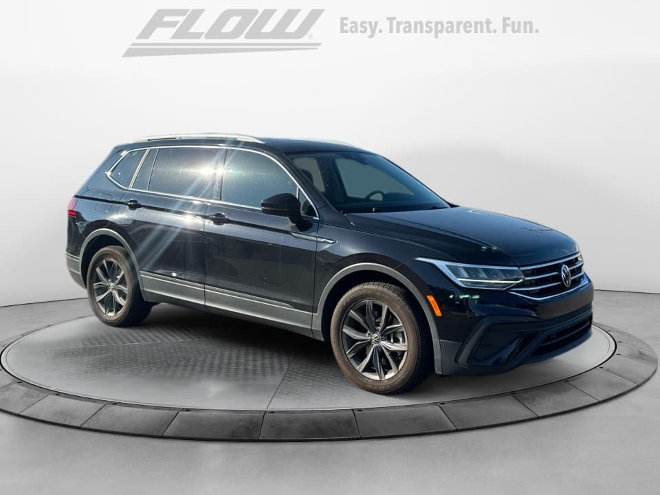 2023 Volkswagen Tiguan SE — photo 1 of 11