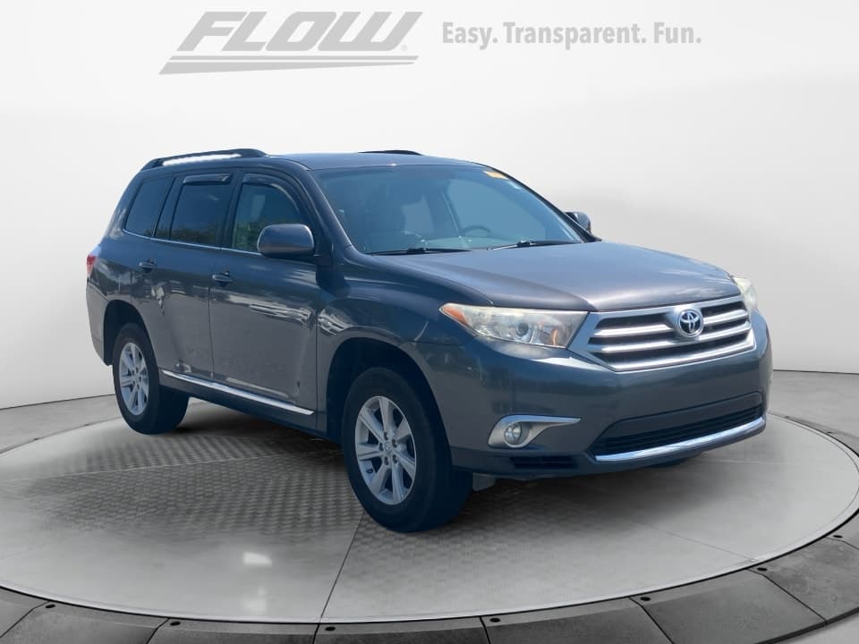 2013 Toyota Highlander Plus — photo 1 of 34