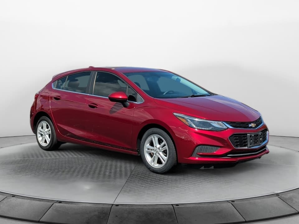 2018 Chevrolet Cruze LT — photo 1 of 35