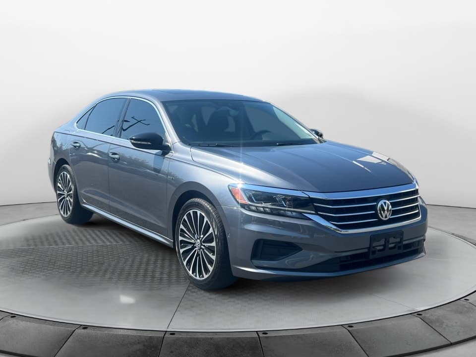 2022 Volkswagen Passat 2.0T Limited Edition — photo 1 of 35