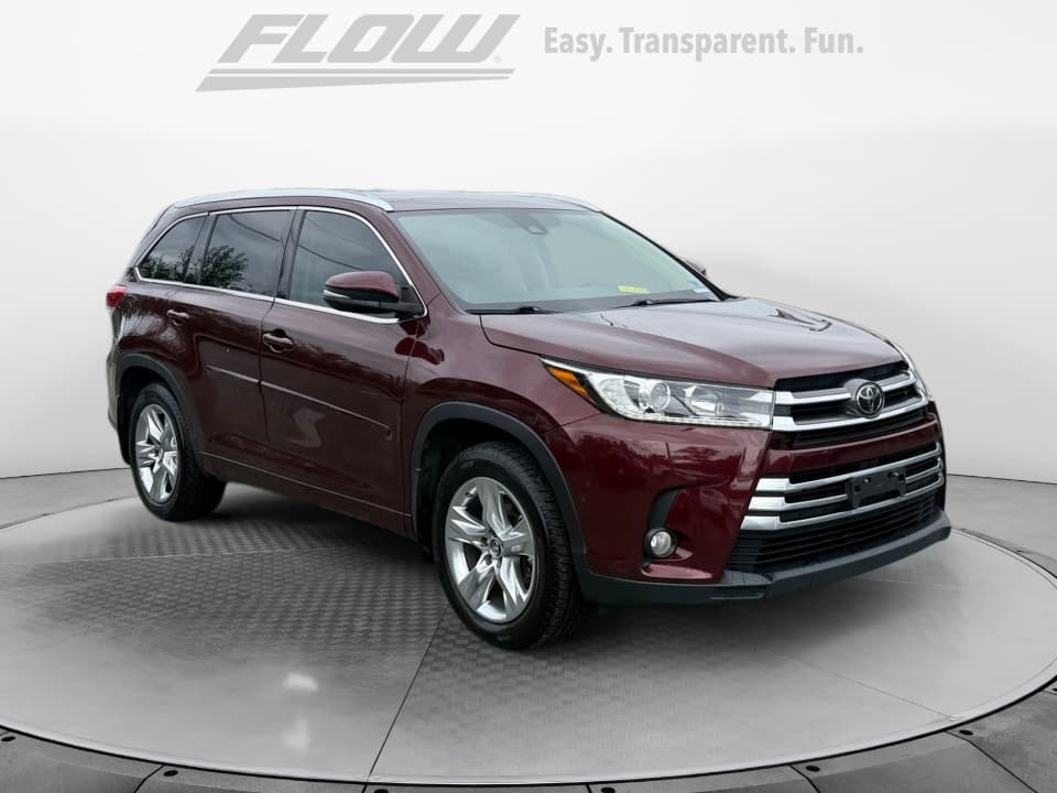 2017 Toyota Highlander Base — photo 1 of 39