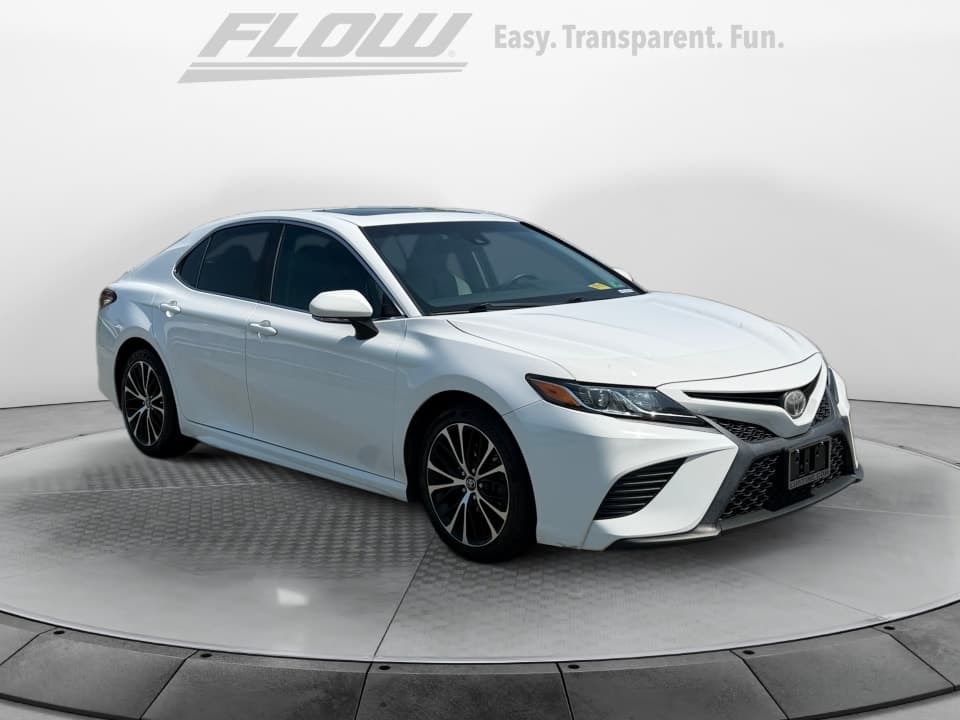 2018 Toyota Camry Base — photo 1 of 39
