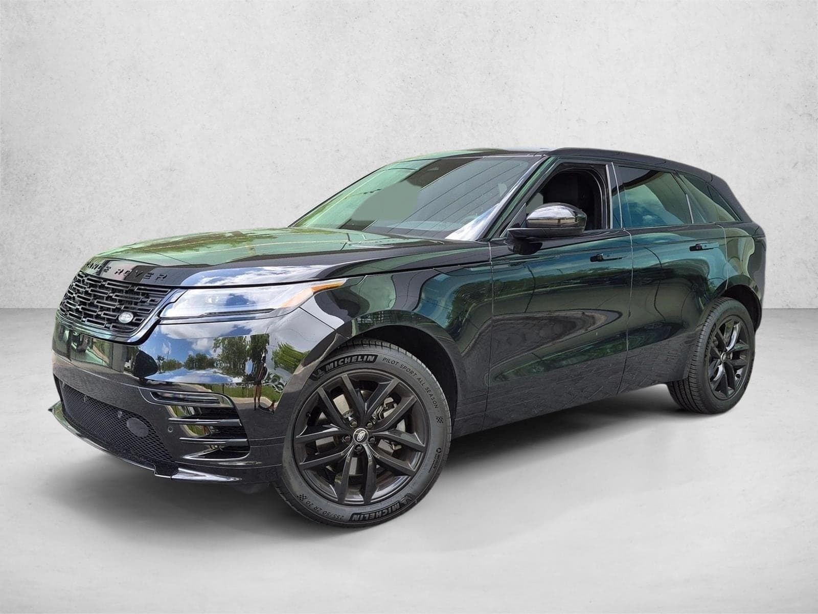 2024 Land Rover Range Rover Velar Dynamic SE — photo 1 of 22