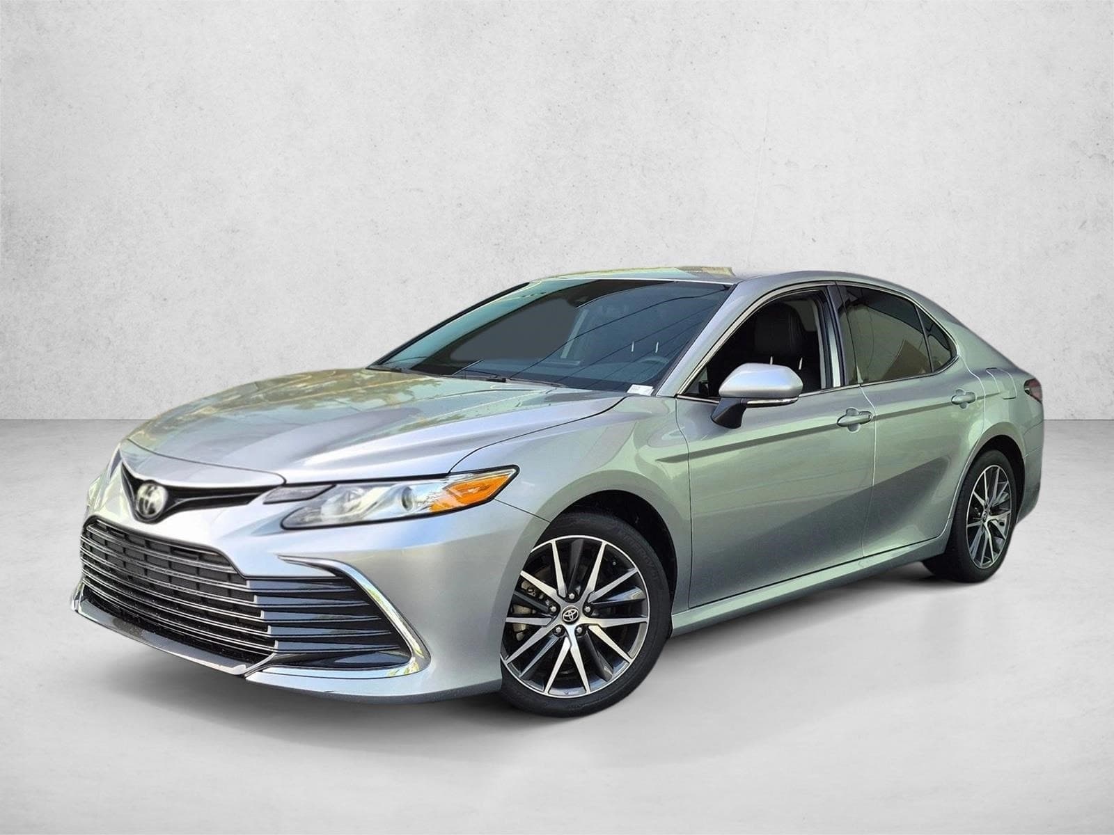 2024 Toyota Camry XLE — photo 1 of 23