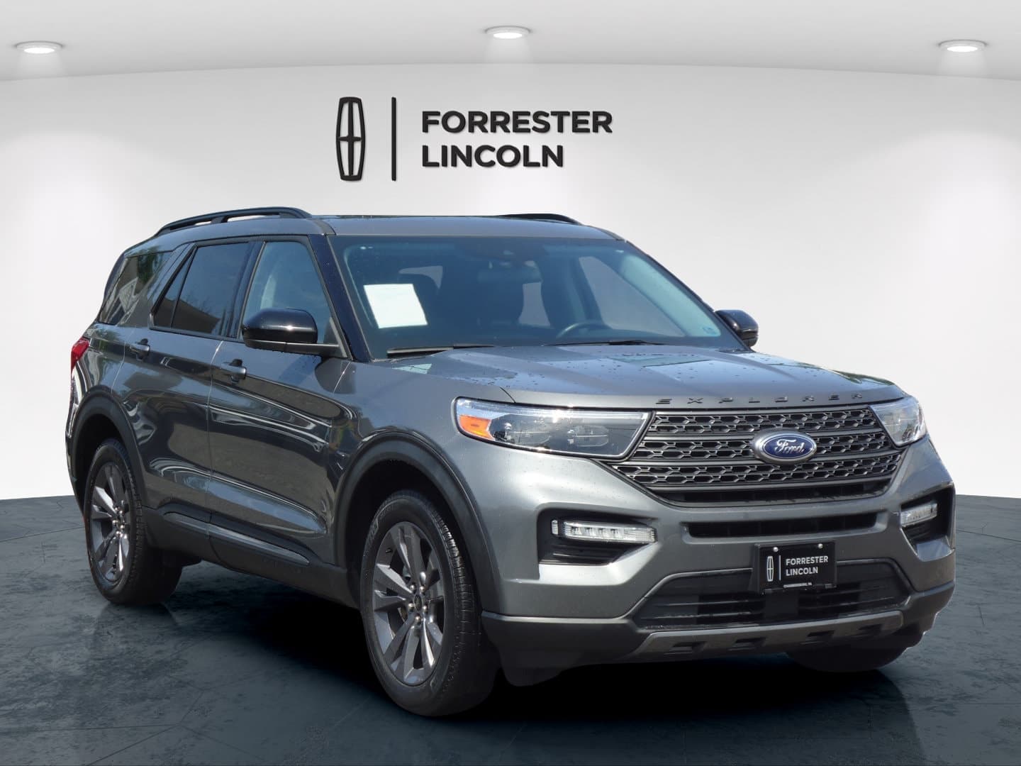 2023 Ford Explorer XLT — photo 1 of 34
