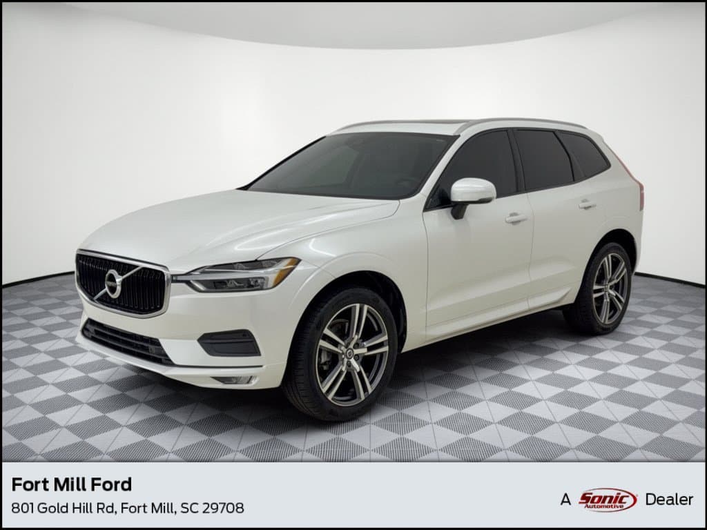 2021 Volvo XC60 Momentum — photo 1 of 31