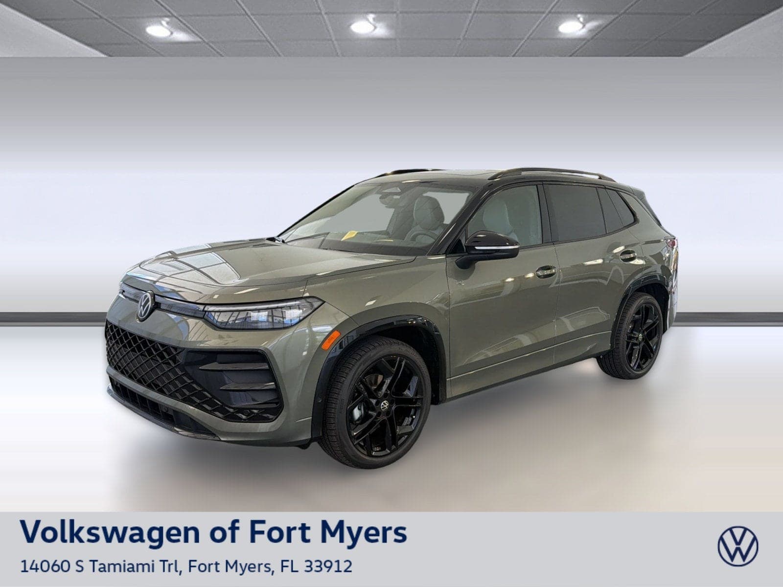 2026 Volkswagen Tiguan SE R-Line Black — photo 1 of 37