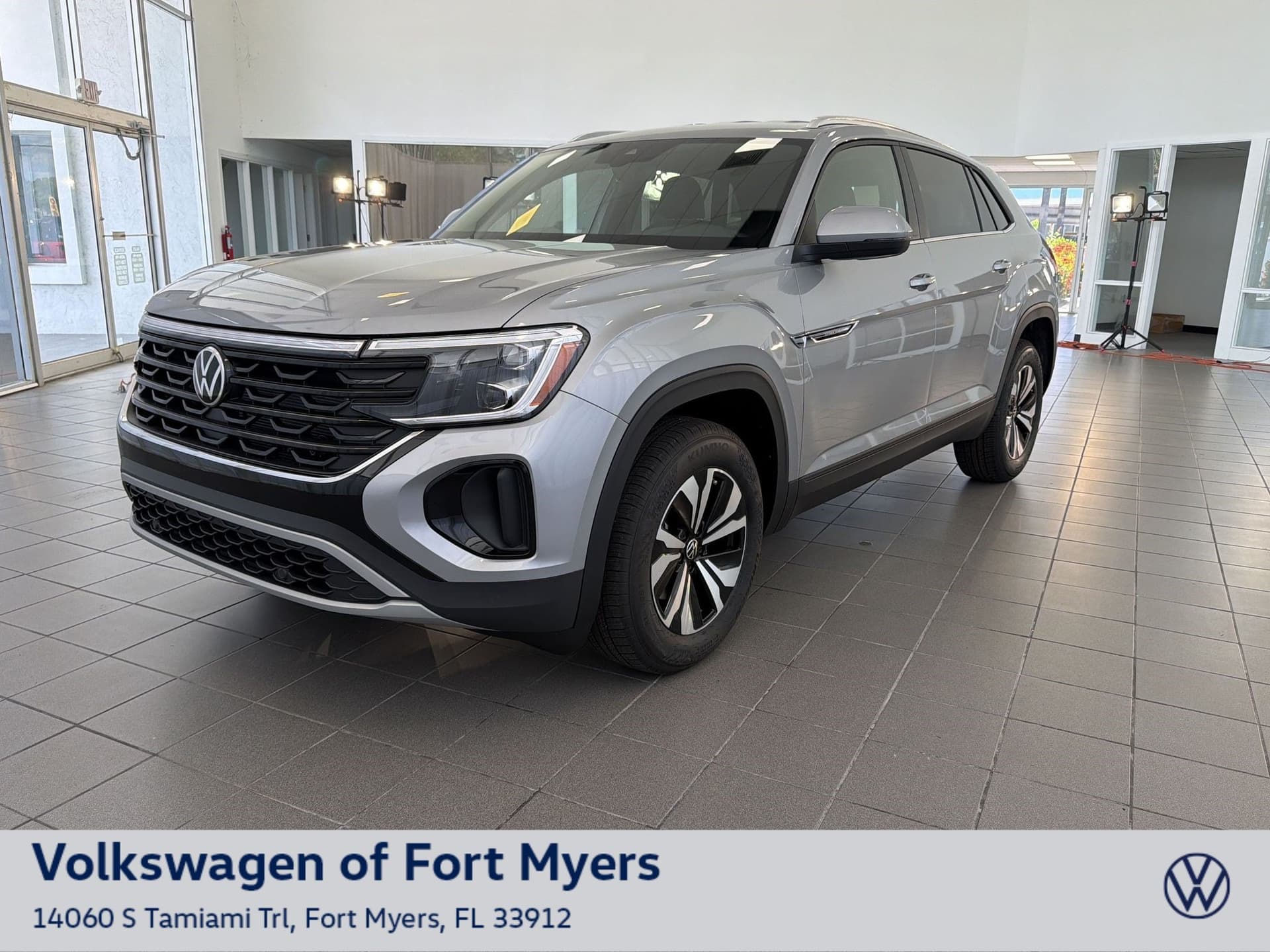2026 Volkswagen Atlas Cross Sport SE — photo 1 of 32