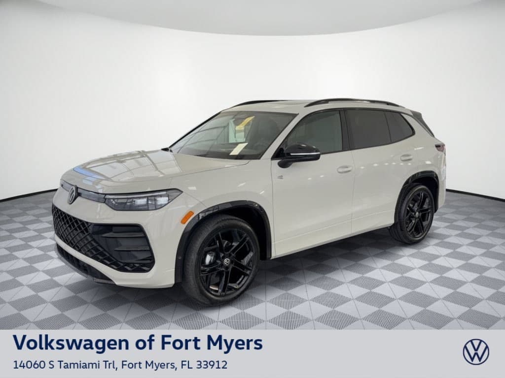 2026 Volkswagen Tiguan SE R-Line Black — photo 1 of 32