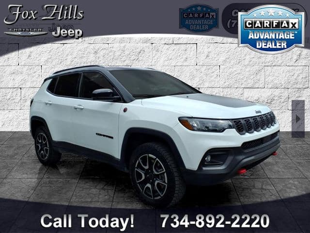 2025 Jeep Compass Trailhawk — photo 1 of 26