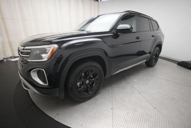 2026 Volkswagen Atlas Peak Edition — photo 1 of 39