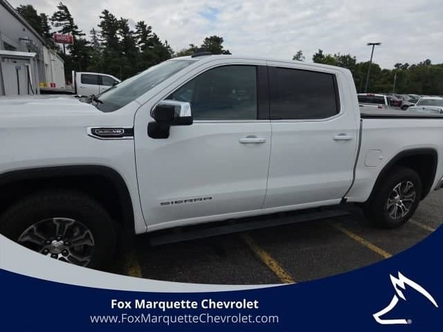 2024 GMC Sierra 1500 SLE — photo 1 of 3