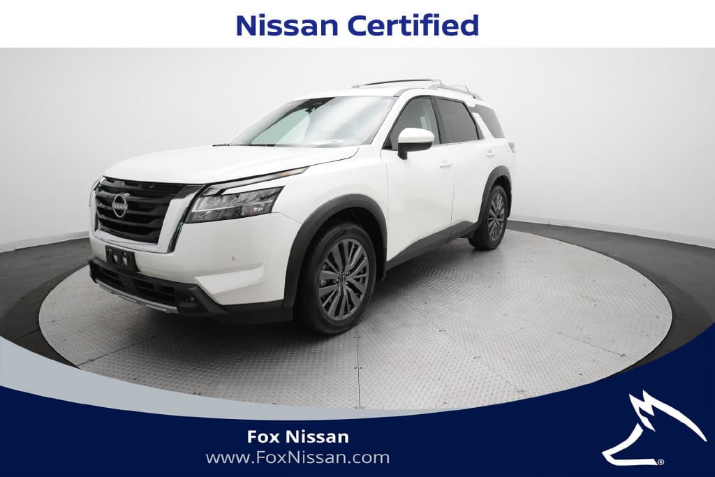 2024 Nissan Pathfinder SL — photo 1 of 39
