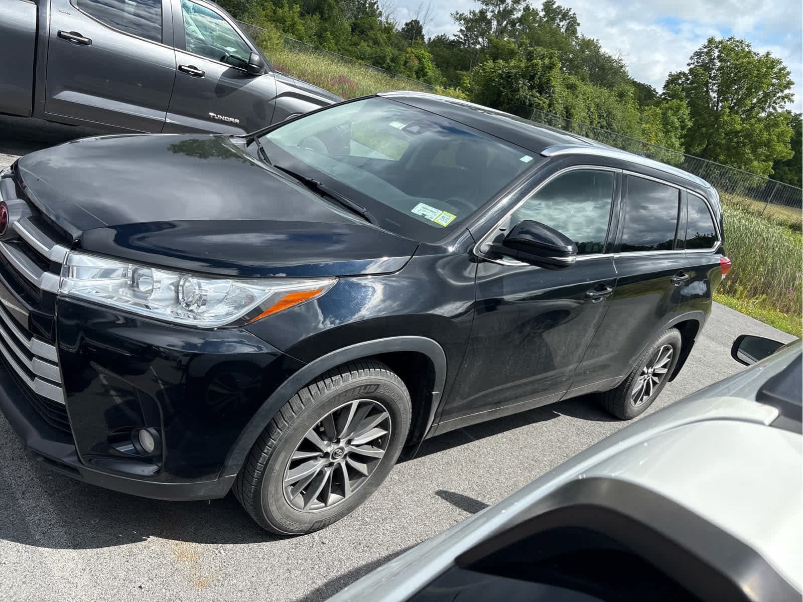 2017 Toyota Highlander Base — photo 1 of 10
