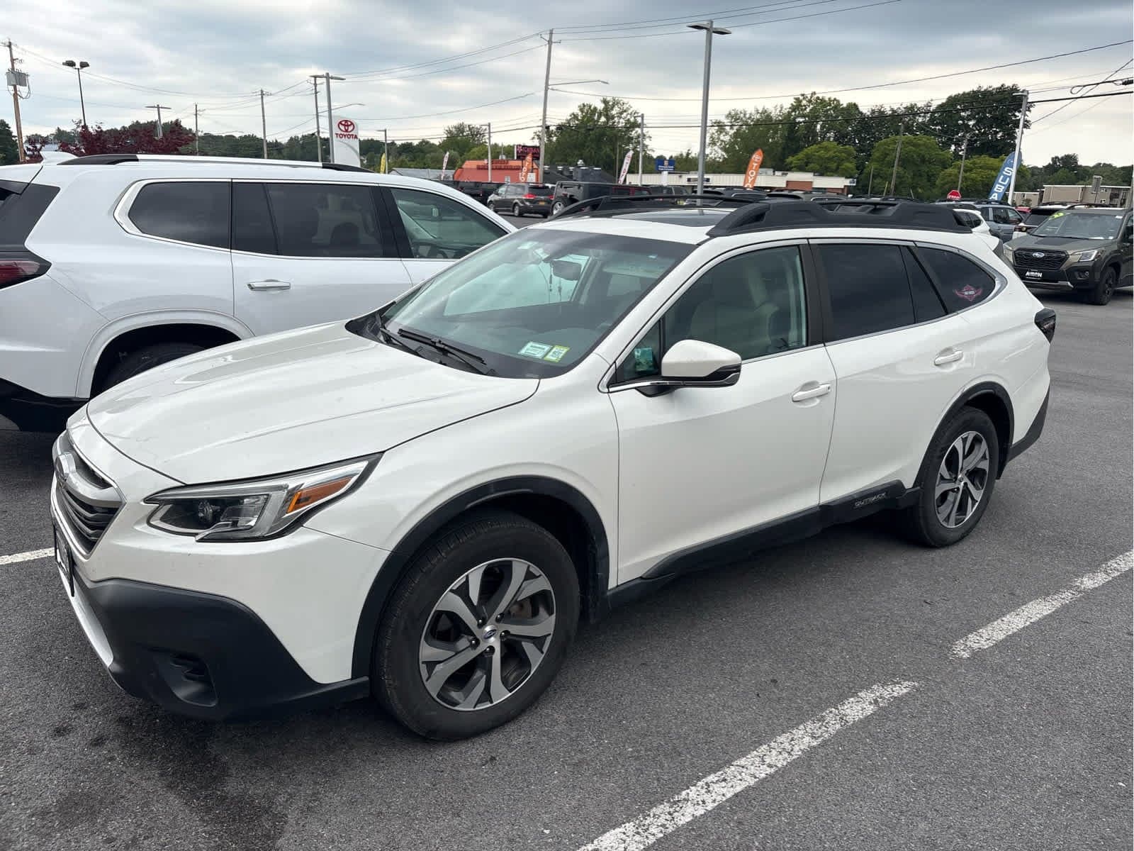 2020 Subaru Outback Limited — photo 1 of 9